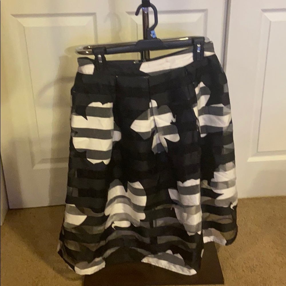 Jasmine Black/ Flower Skirt, L